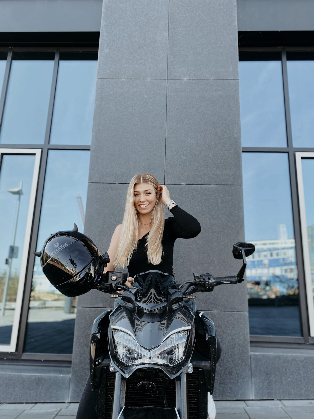 Lina on her Kawasaki z900